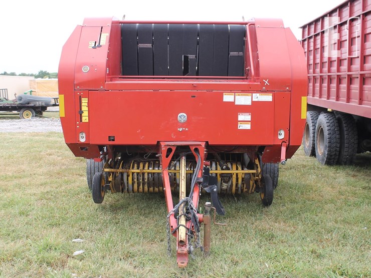 new-holland-br7080-image-4