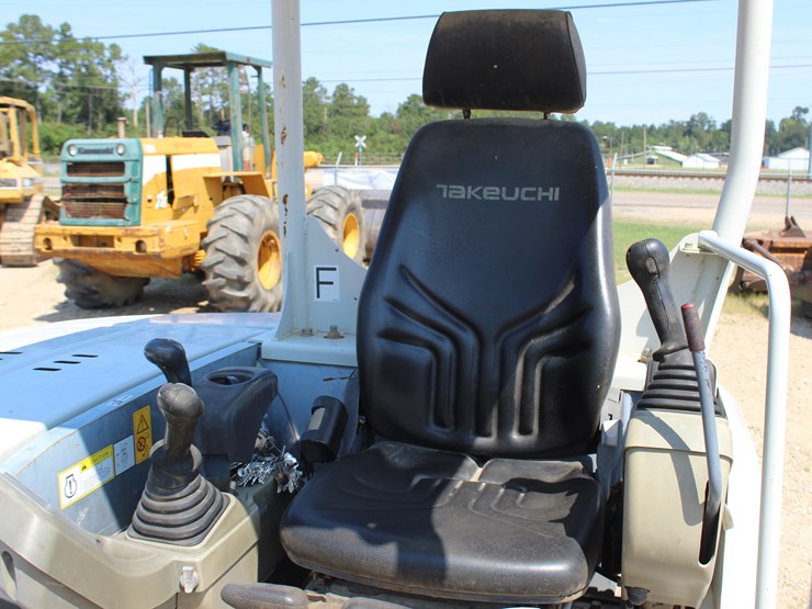 2018-takeuchi-tb260-image-17