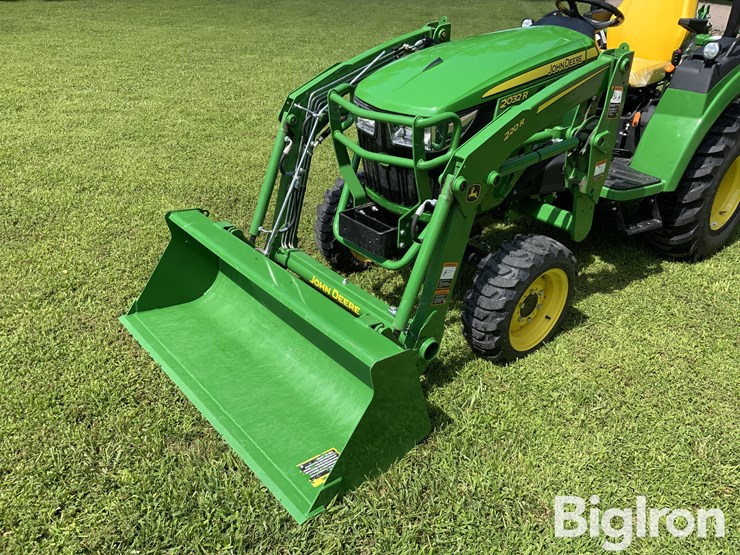 2023-john-deere-2032r-image-12