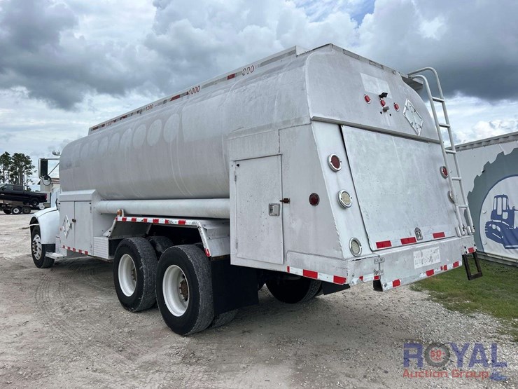 2003-peterbilt-330-image-4