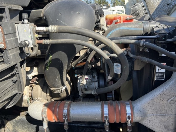 2016-freightliner-cascadia-s/a-truck-tractor-image-11