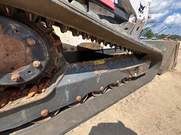 2016-bobcat-t740-image-31