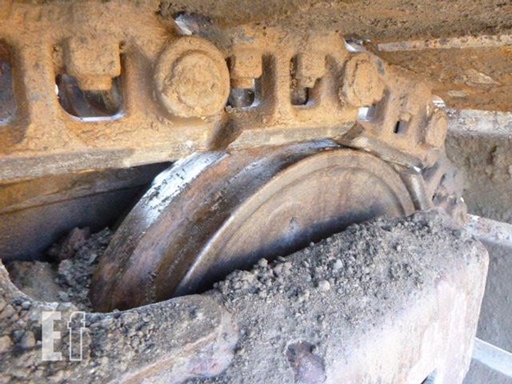 2011-deere-225d-lc-image-30