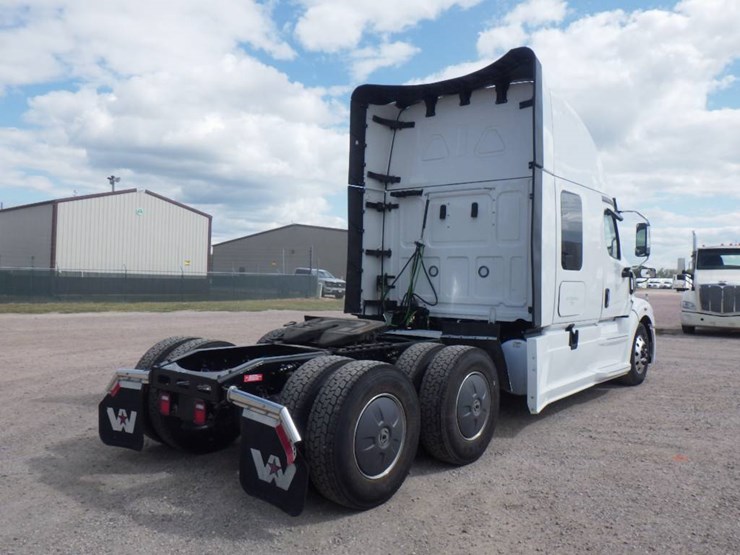 2024-western-star-57x-image-4