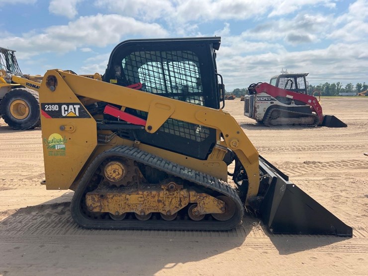 2019-caterpillar-239d-image-5