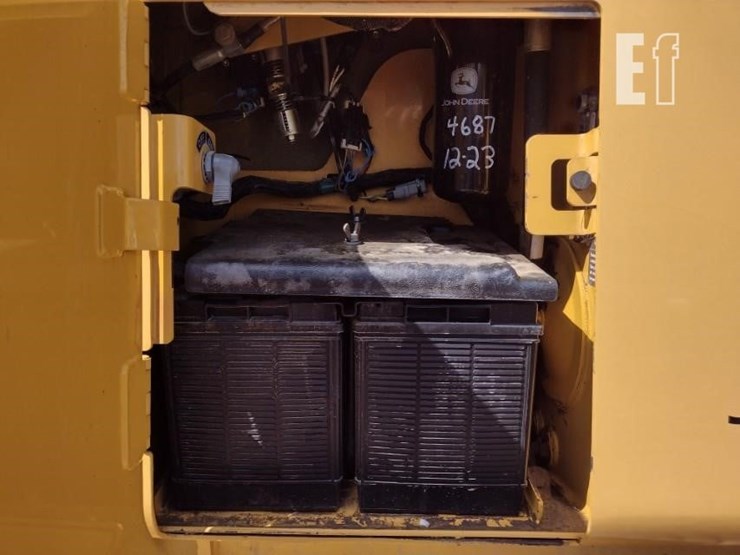 2004-deere-650h-image-39