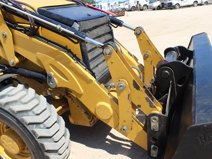 2020-caterpillar-420f2-it-image-14