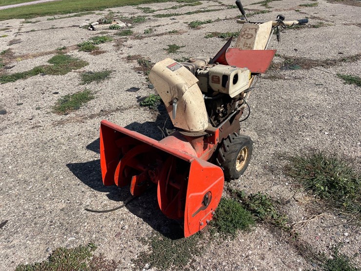 arends-26”-snowblower-image-1