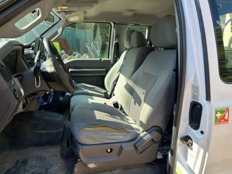 2011-ford-f550-xl-image-16