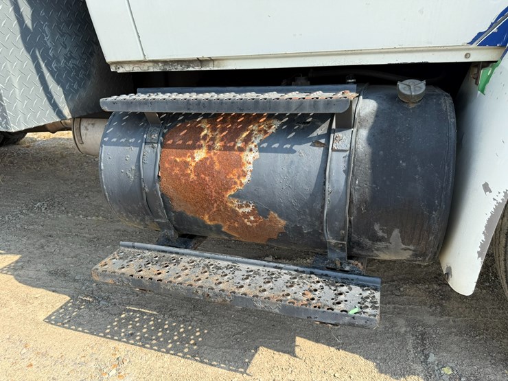 2005-international-durastar-4300-image-71