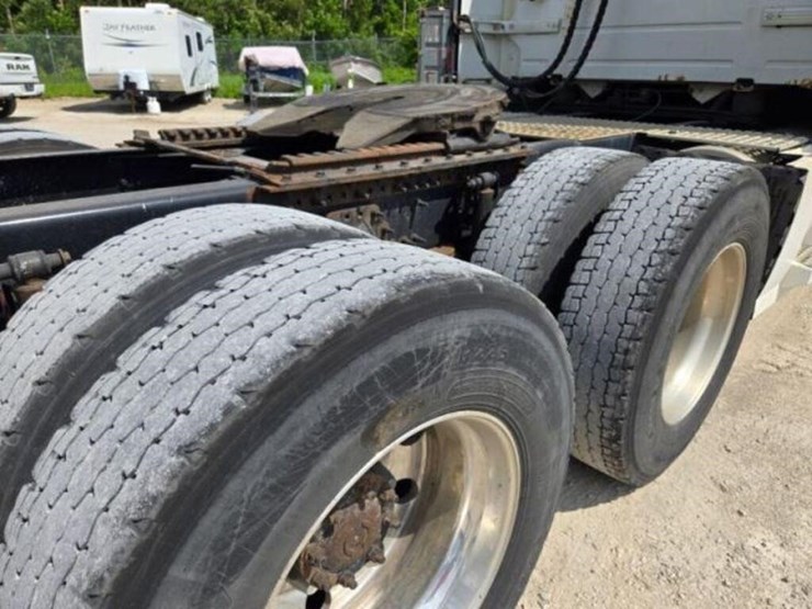 2015-volvo-vnl-t/a-hiway-tractor---sleeper-4v4nc9e-image-10