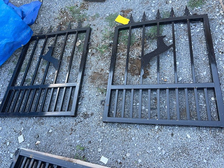 unused-bi-parting-gate-6'-wide-4'-tall-may-have-cosmetic-scratches-from-unloading-image-1
