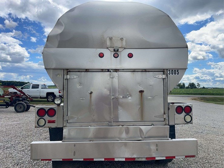 stainless-steel-7000-gallon-tanker-image-37