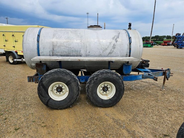 #241-•-1000-gallon-tandem-axle-water-trailer-image-6