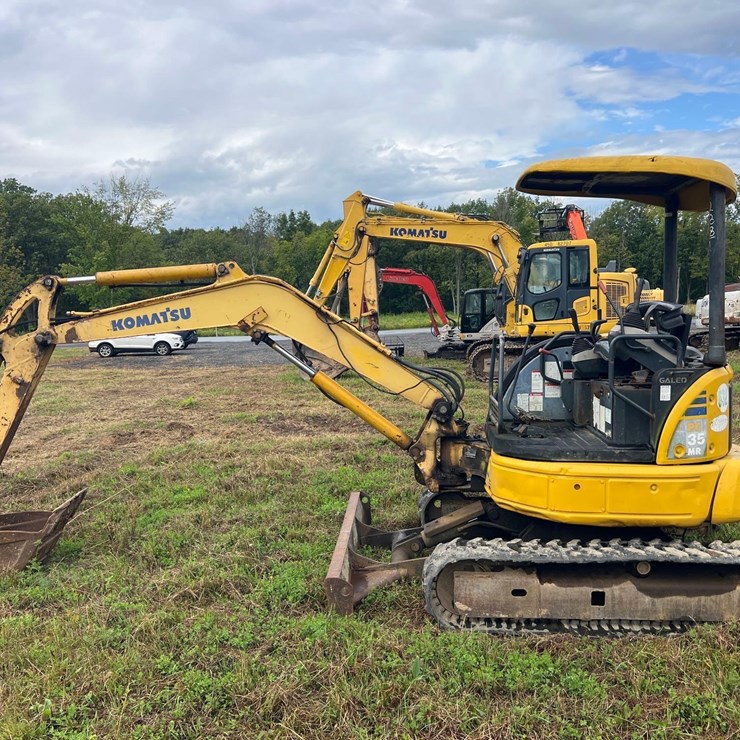 KOMATSU PC35MR-2