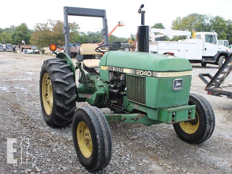 john-deere-2040-image-1