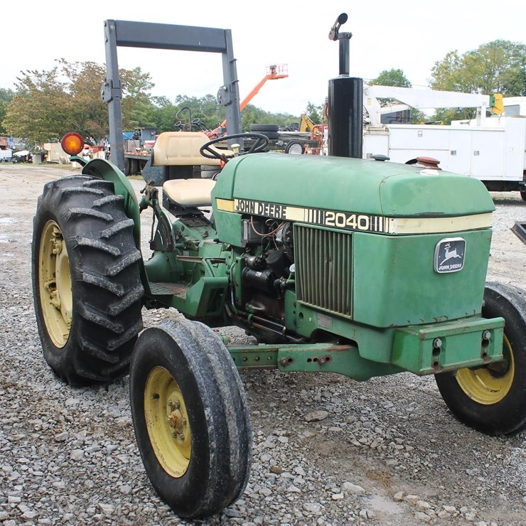 JOHN DEERE 2040