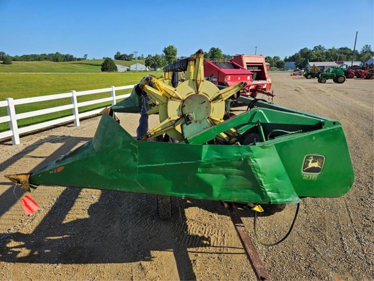 john-deere-216-image-2