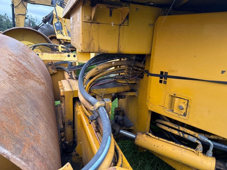 caterpillar-cb-434-image-12