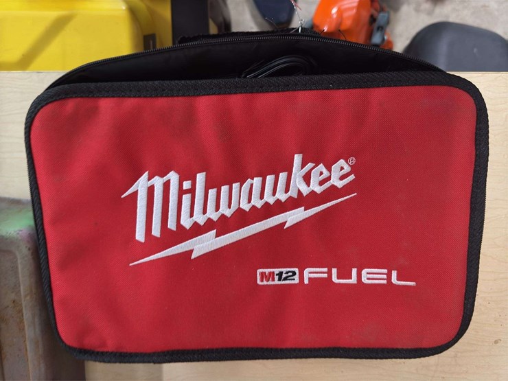 milwaukee-m12-drill-driver-image-2