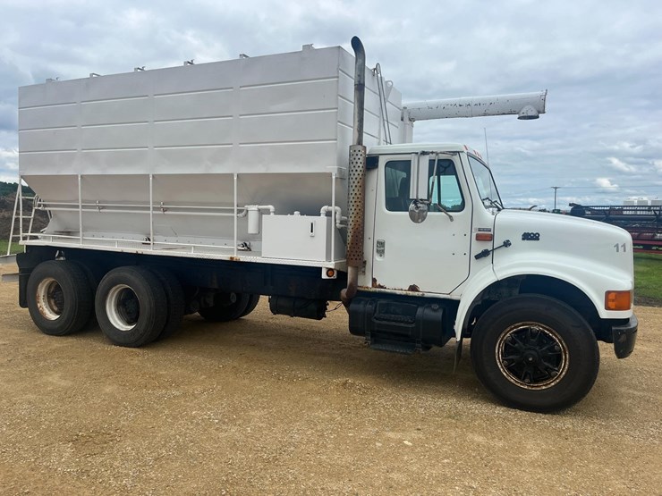 international-4900-image-10