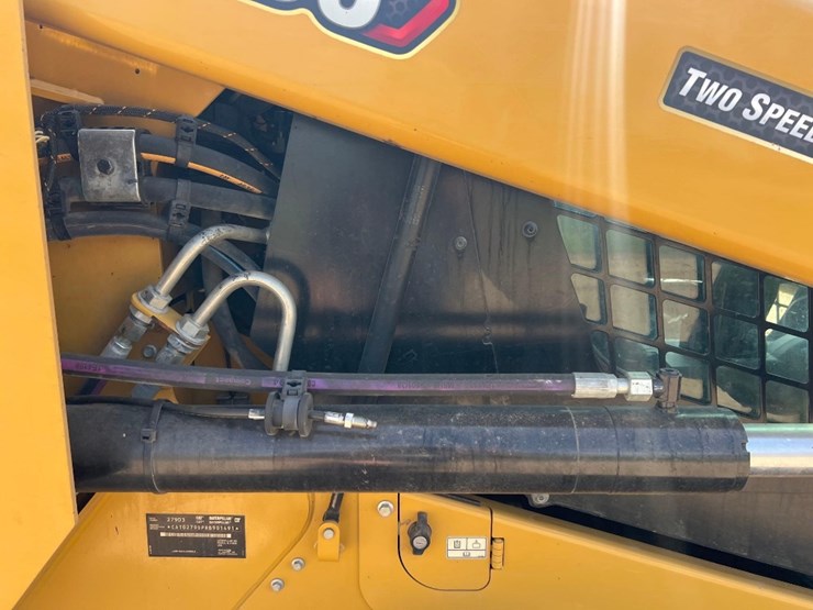 2020-caterpillar-279d3-image-16