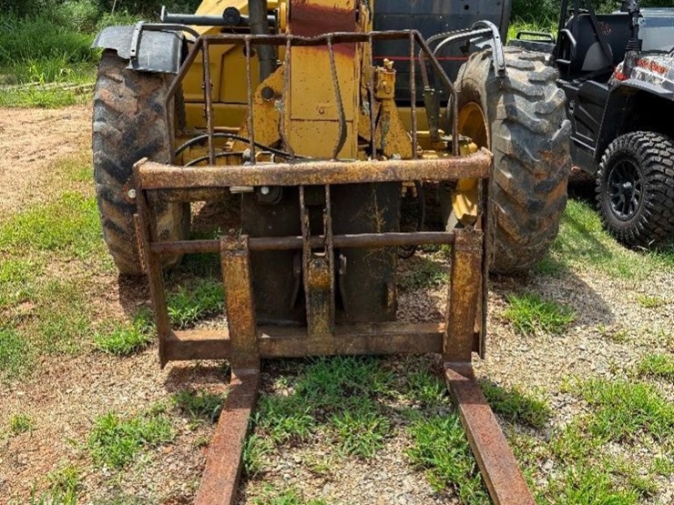 caterpillar-th62-image-2