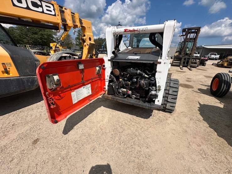 2016-bobcat-t740-image-34