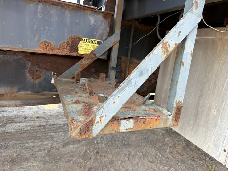 2005-international-durastar-4300-image-36