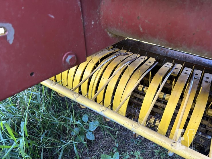 new-holland-660-image-24
