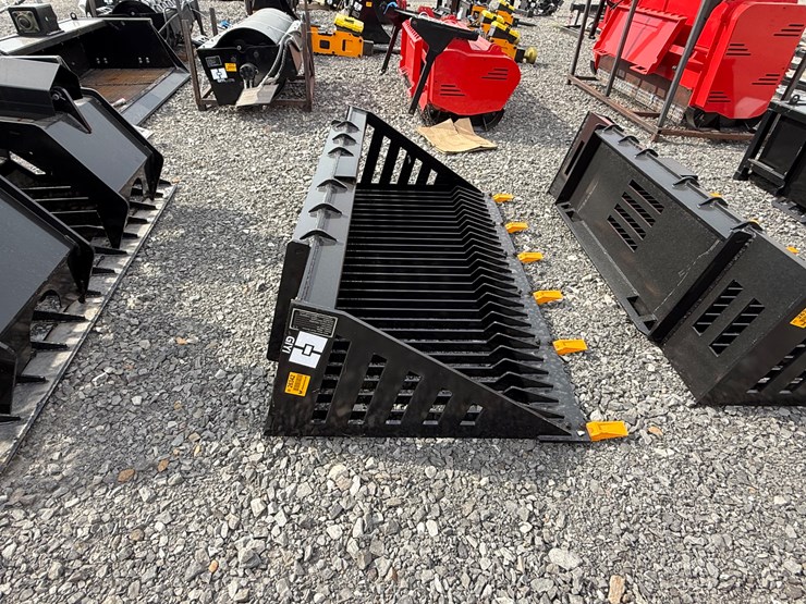 #2000-•-#26342-•-unused-giyi-66"-skid-steer-rock-bucket-cysd2507108-image-9