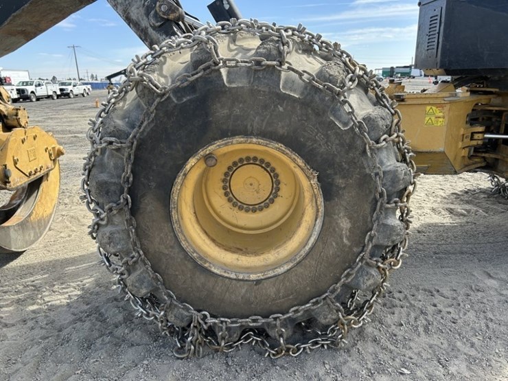 2019-caterpillar-555d-image-31