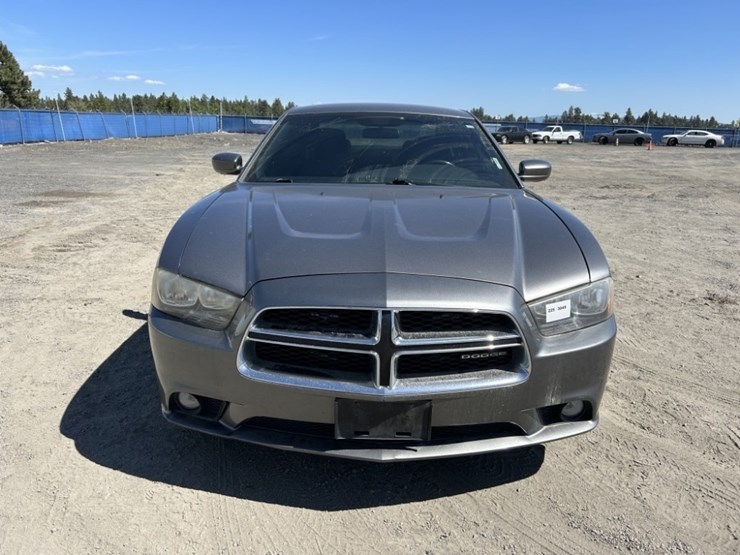 2011-dodge-charger-sedan-image-8