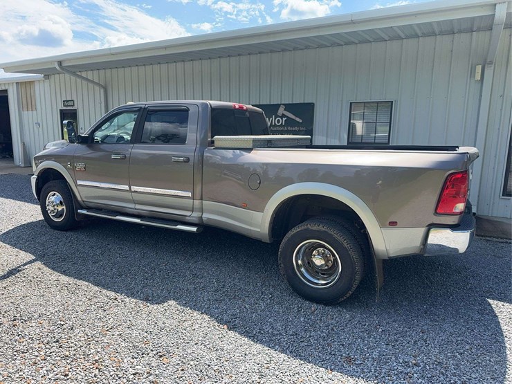 2010-dodge-3500-image-3