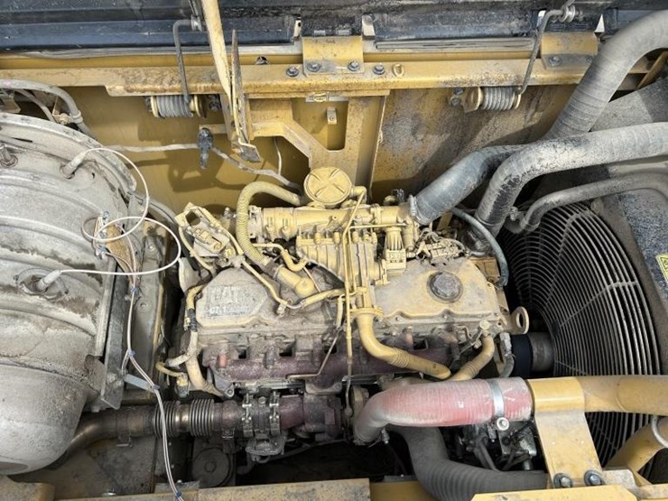 2018-caterpillar-548-image-53