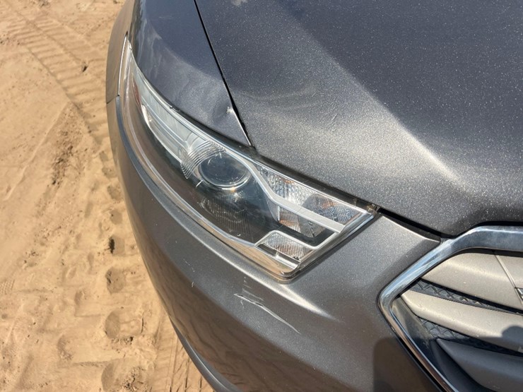 2014-ford-taurus-sel-sedan-image-10