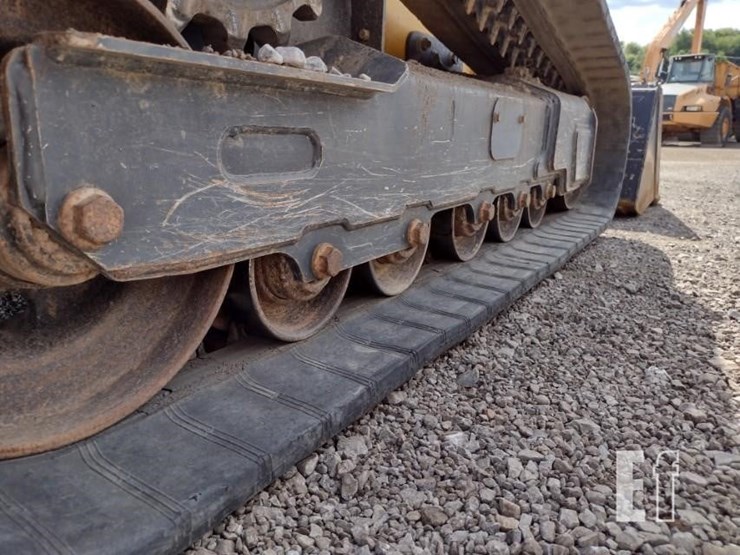 2022-deere-333g-image-31
