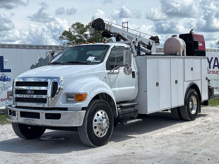 2010-ford-f750-image-1