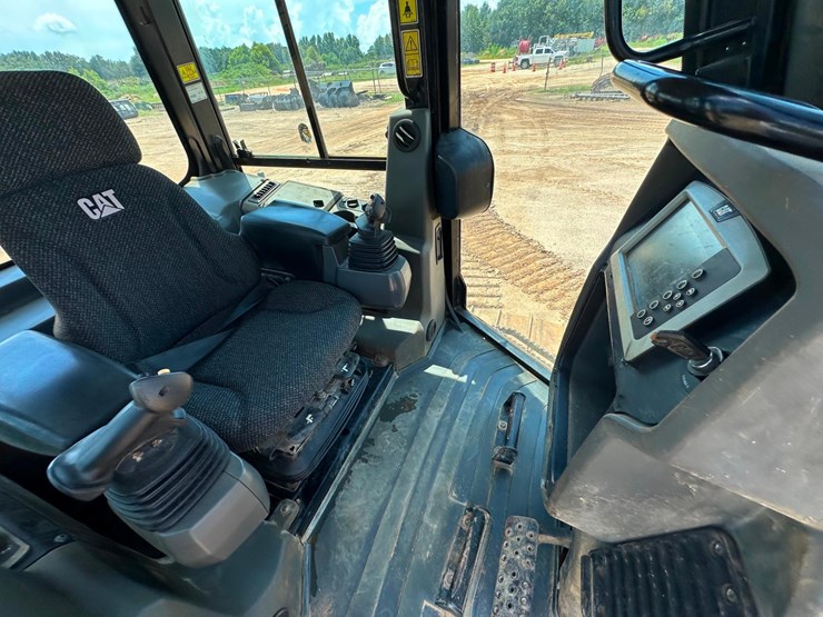2017-caterpillar-d5-image-25