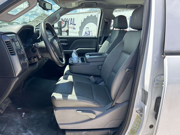 2018-chevrolet-silverado-3500hd-image-14