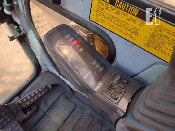 1992-deere-490e-image-8