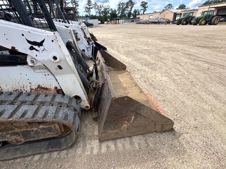 2015-bobcat-t750-image-23