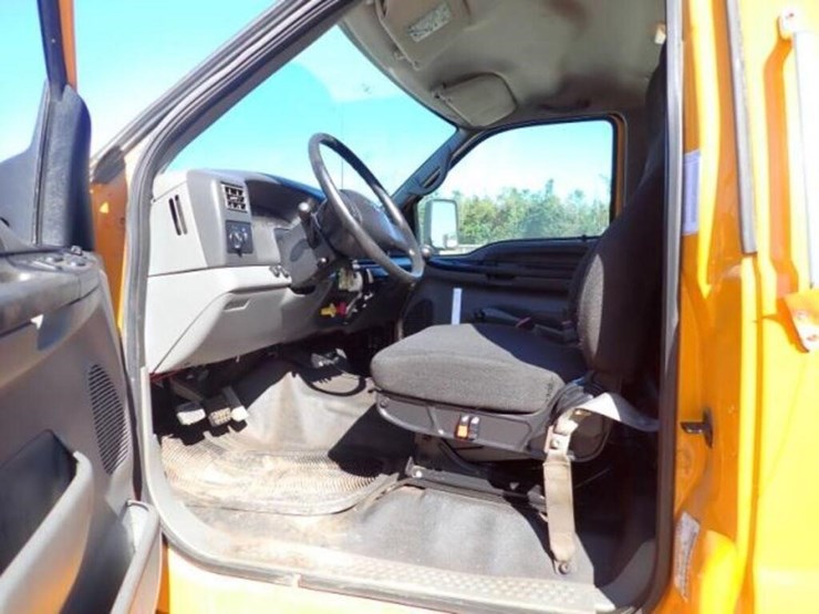 2005-ford-f750-xlt-image-11
