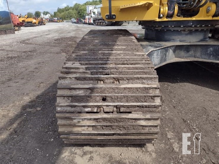 2021-deere-250g-lc-image-30