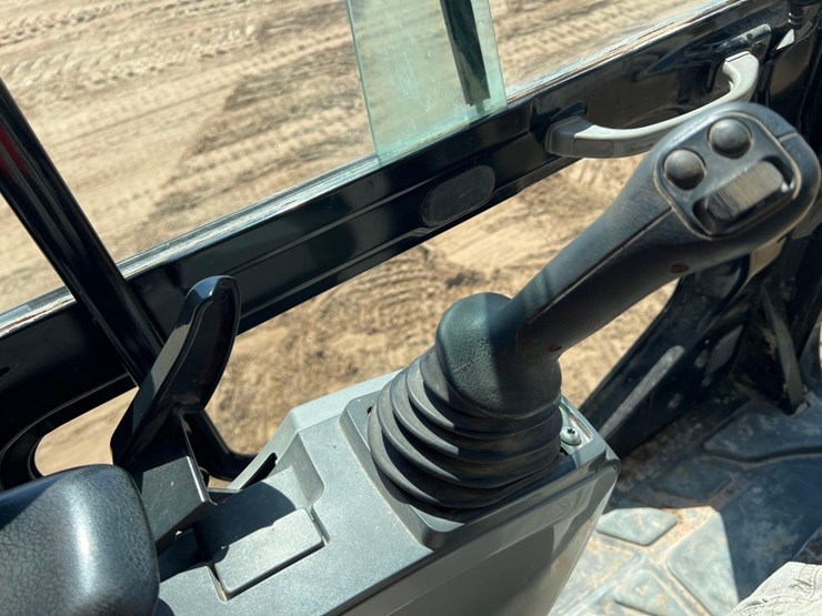 2017-caterpillar-323fl-image-41