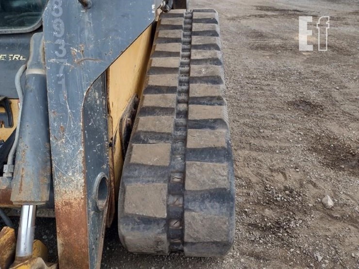2015-deere-329e-image-26