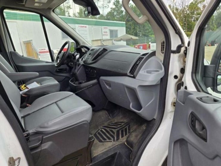 2016-ford-transit-image-26