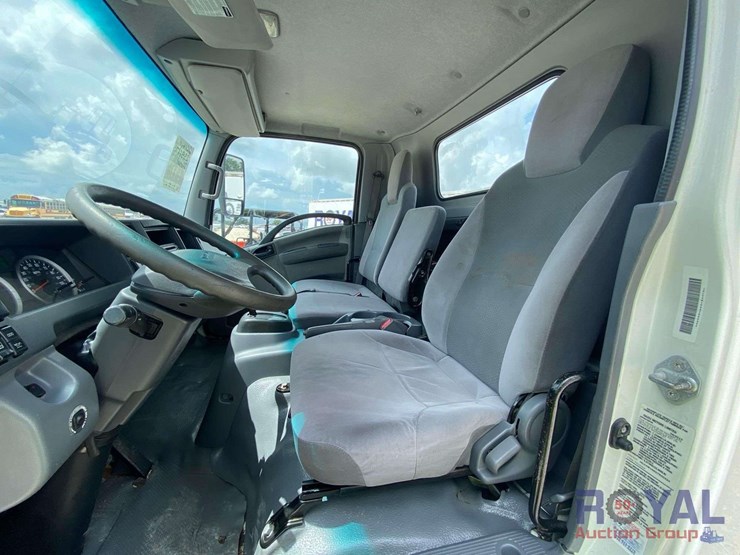 2016-isuzu-npr-image-18