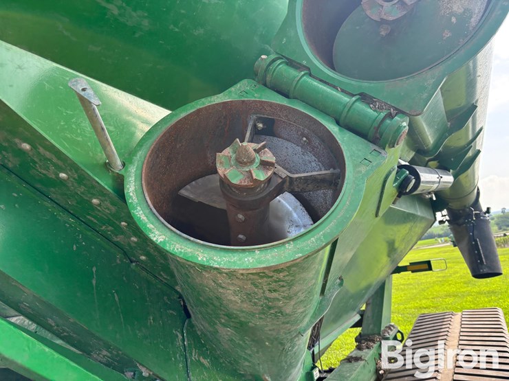 2022-brandt-1520xt-grain-cart-image-11