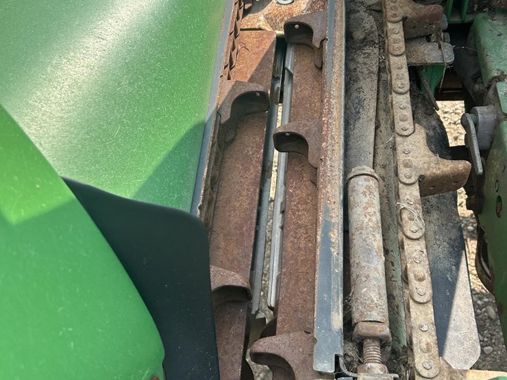 2012-john-deere-618c-image-14